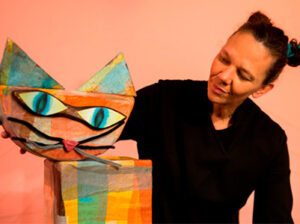 woman with paper cat - CAT - BIRD - FISH - Teatret OM at Teatret Gruppe 38