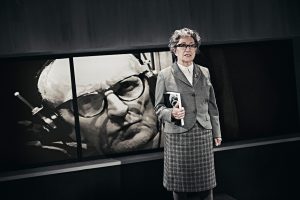 ARENDT - AT SE I MØRKE - Ina-Miriam-Rosenbaum_gæstespil på teatret gruppe38_foto af Emilia_Therese