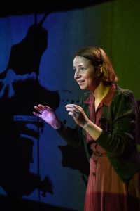 ulla vejby i forestillingen bølgebryder