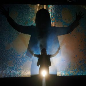 pressefoto fra forestillingen re-evolution med emil nygård - spiller på teatret gruppe 38 i 2027