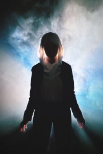 pressefoto fra forestillingen re-evolution med emil nygård - spiller på teatret gruppe 38 i 2027